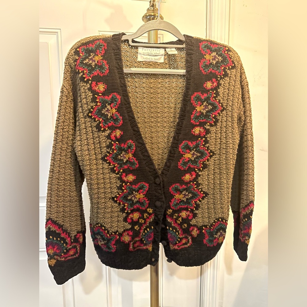VTG Portraits by Northern Isles Hand Knitted Floral Cardigan Sweater Small